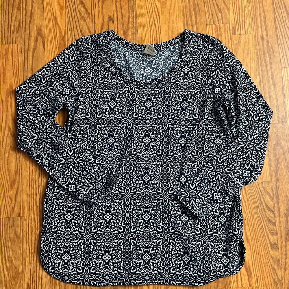 Faded Glory women's M(8-10) t-shirt navy white print scoop neck long sleeves